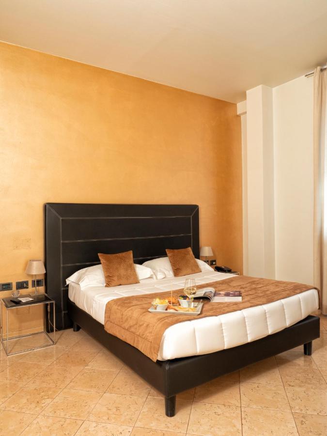 Hotel Europa Палаццоло-сулл'Ольо Экстерьер фото